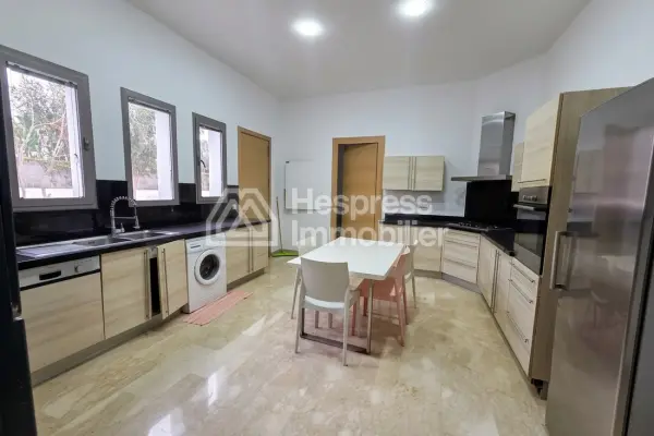 Location villa vide a Bouskoura /CasaDiaa