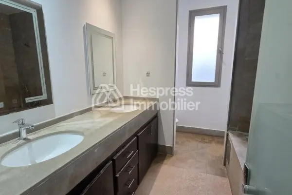 Location villa vide a Bouskoura /CasaDiaa
