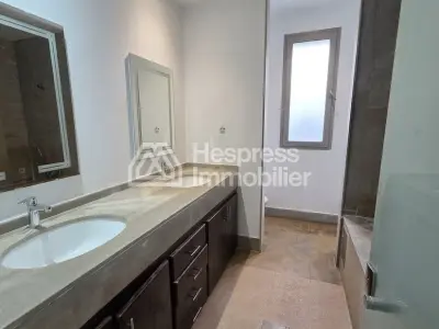 Location villa vide a Bouskoura /CasaDiaa