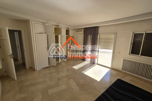 Villa à louer, 2000m² à Rabat, Quartier Souissi