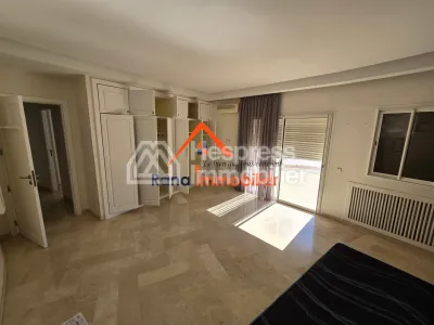 Villa à louer, 2000m² à Rabat, Quartier Souissi