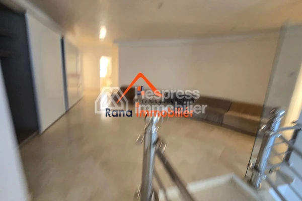 Villa à louer, 2000m² à Rabat, Quartier Souissi