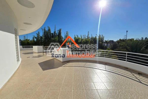 Villa à louer, 2000m² à Rabat, Quartier Souissi