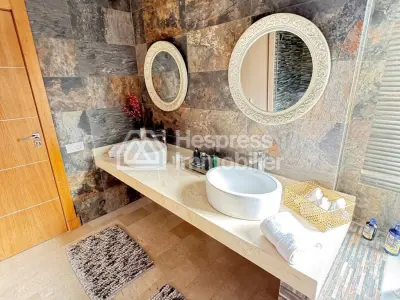 Stunning villa for sale in Bouskoura