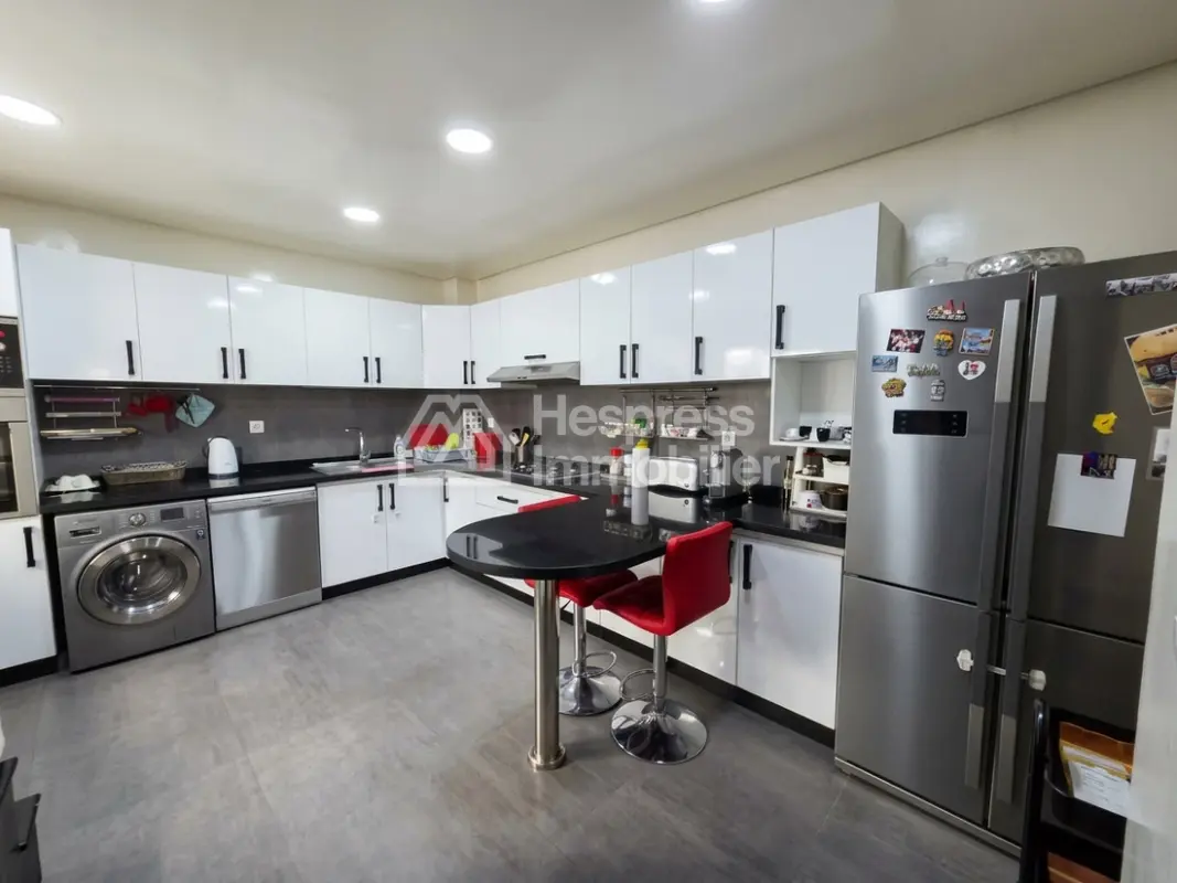 Spacious apartment for sale on the 17th floor