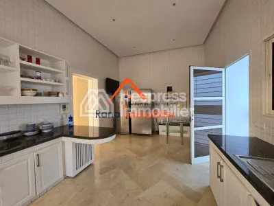 Villa à louer, 2000m² à Rabat, Quartier Souissi
