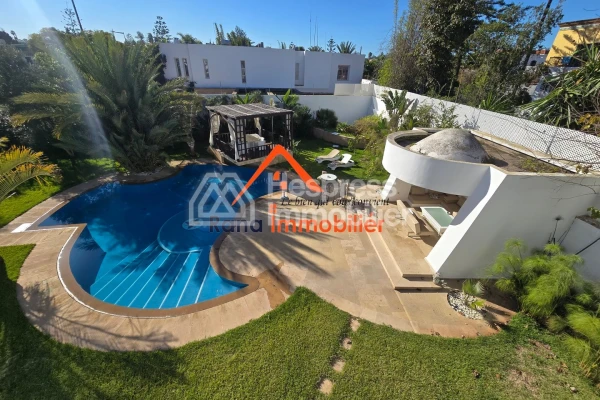 Villa à louer, 2000m² à Rabat, Quartier Souissi