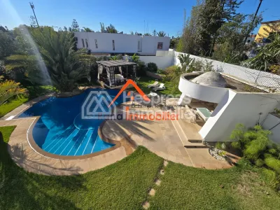 Villa à louer, 2000m² à Rabat, Quartier Souissi