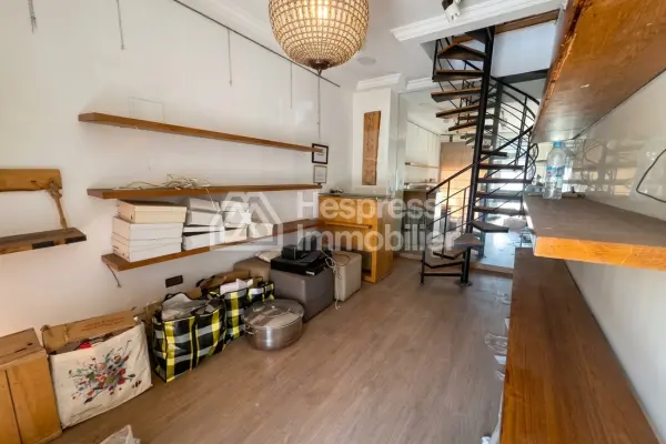 Magasin à vendre pas loin du stade d' honneur