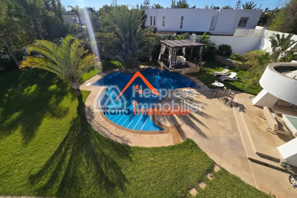 Villa à louer, 2000m² à Rabat, Quartier Souissi