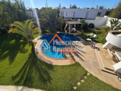 Villa à louer, 2000m² à Rabat, Quartier Souissi