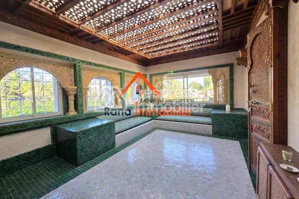 Villa à louer, 2000m² à Rabat, Quartier Souissi