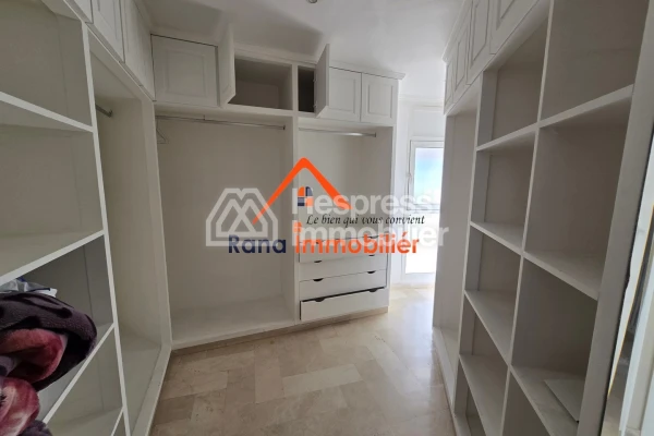Villa à louer, 2000m² à Rabat, Quartier Souissi