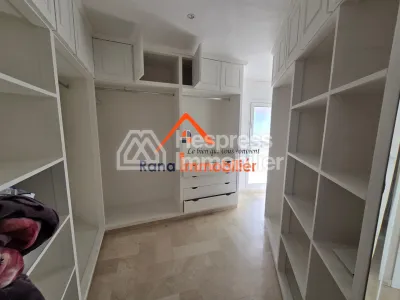 Villa à louer, 2000m² à Rabat, Quartier Souissi
