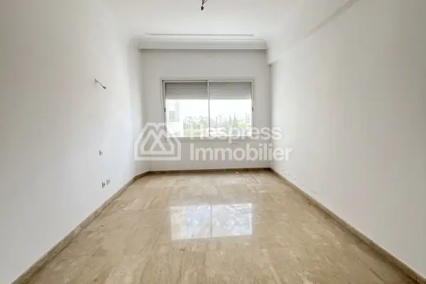 شقة للبيع في شارع راسين، أبو محاسين