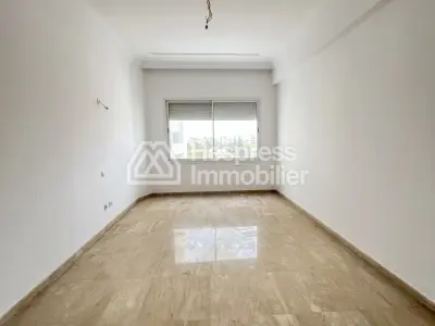شقة للبيع في شارع راسين، أبو محاسين