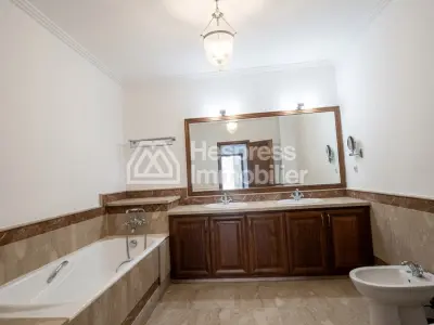 شقة للبيع في شارع راسين، أبو محاسين