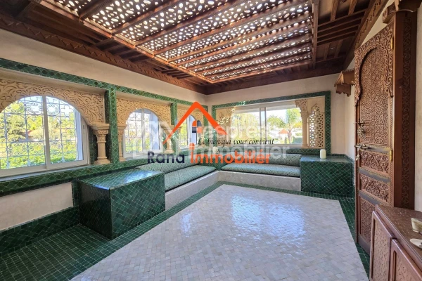 Villa à louer, 2000m² à Rabat, Quartier Souissi