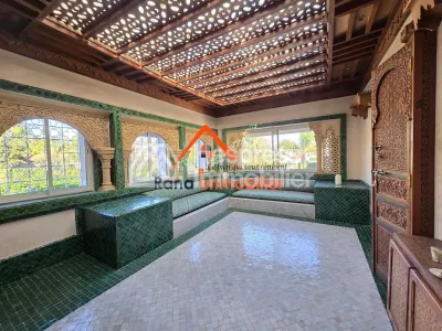 Villa à louer, 2000m² à Rabat, Quartier Souissi