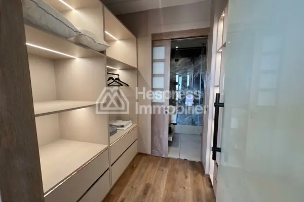 Spacio studio vue sur piscine en vente à Pesatana