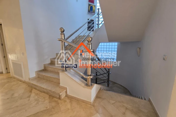 Villa à louer, 2000m² à Rabat, Quartier Souissi