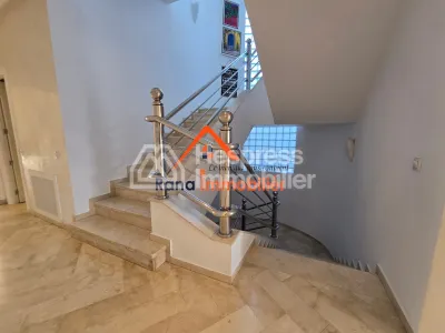 Villa à louer, 2000m² à Rabat, Quartier Souissi