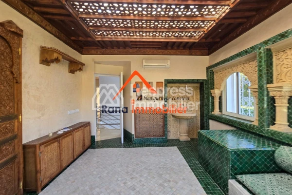 Villa à louer, 2000m² à Rabat, Quartier Souissi