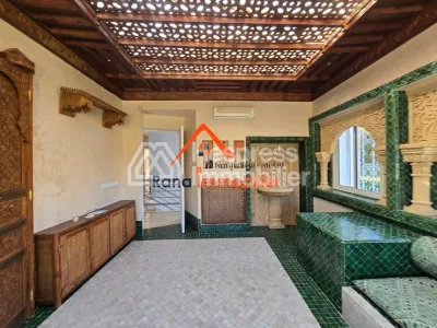 Villa à louer, 2000m² à Rabat, Quartier Souissi