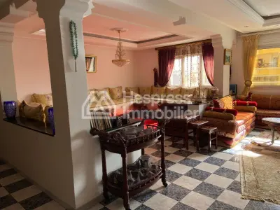 Large 4-bedroom apartment in the city center