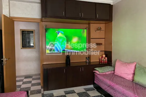 Large 4-bedroom apartment in the city center