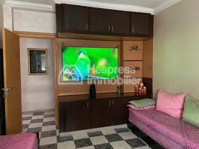 Large 4-bedroom apartment in the city center