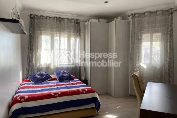 Large 4-bedroom apartment in the city center