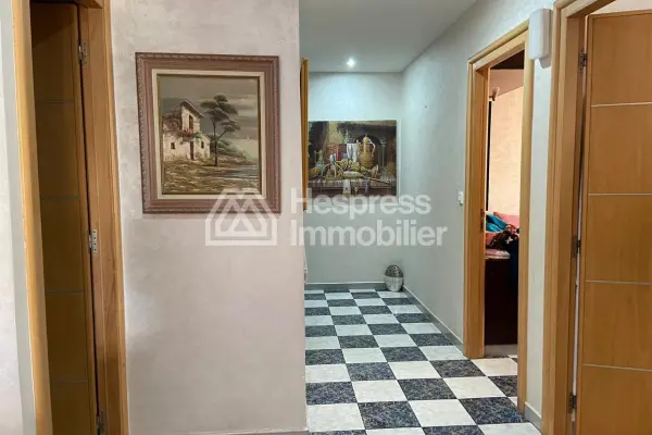 Large 4-bedroom apartment in the city center