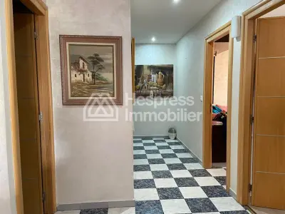 Large 4-bedroom apartment in the city center