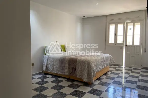 Large 4-bedroom apartment in the city center