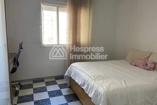 Large 4-bedroom apartment in the city center