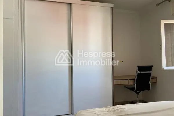 Large 4-bedroom apartment in the city center