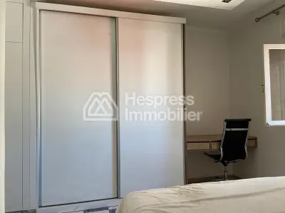 Large 4-bedroom apartment in the city center