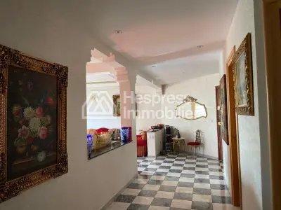 Large 4-bedroom apartment in the city center