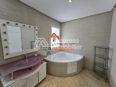 Villa à louer, 2000m² à Rabat, Quartier Souissi