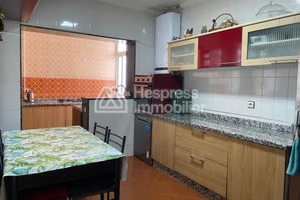 Large 4-bedroom apartment in the city center