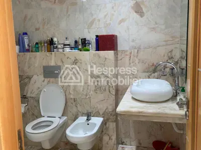 Large 4-bedroom apartment in the city center