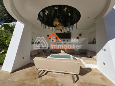Villa à louer, 2000m² à Rabat, Quartier Souissi