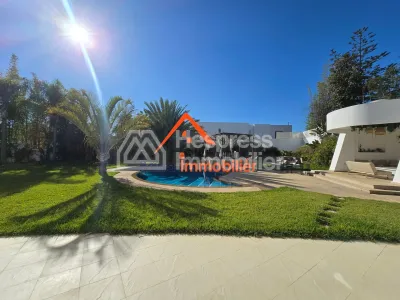 Villa à louer, 2000m² à Rabat, Quartier Souissi