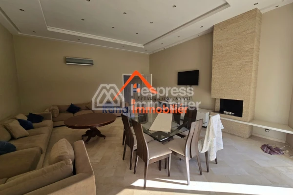Villa à louer, 2000m² à Rabat, Quartier Souissi
