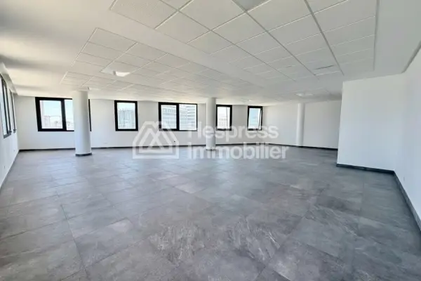 New office for rent in Uptown CFC