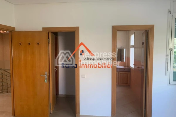 Villa for sale, 350m² in Hay Riad