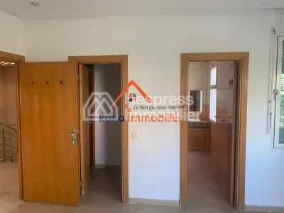 Villa for sale, 350m² in Hay Riad