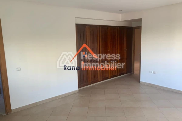 Villa for sale, 350m² in Hay Riad