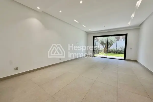 Apartment for rent in Aïn Diab Extension. 3 beautiful bedrooms. Satellite dish system and secure residence.